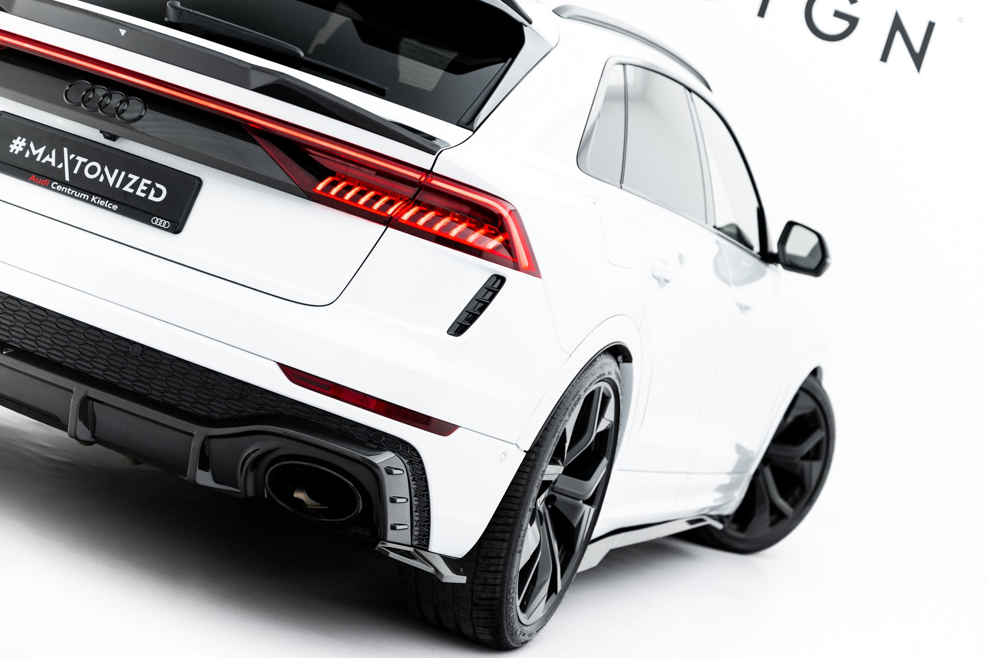 AUDI - RSQ8 - MK1 - CARBON FIBER REAR DIFFUSER – Maxton Design Canada