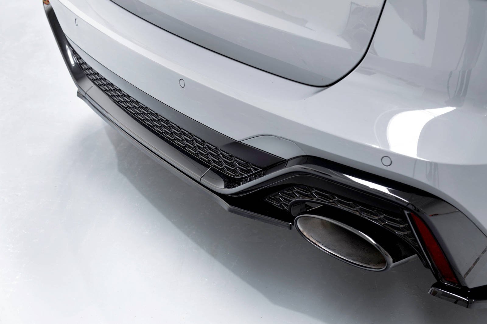 Audi - RS6 / RS7 C8 - Central Rear Splitter – Maxton Design Canada